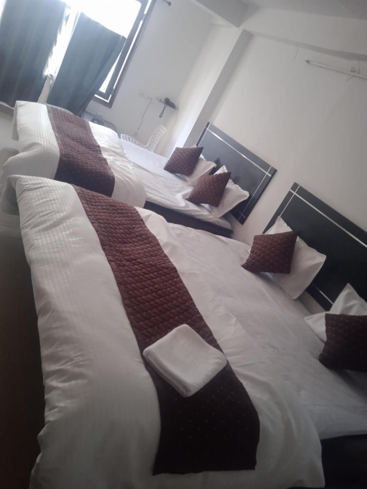 Hotel Sunny International 贾姆穆 外观 照片